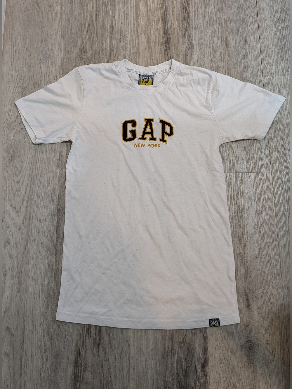 Vintage GAP New York White Embroidered T-Shirt - Size Medium